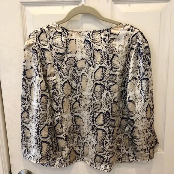 Snakeskin pattern blouse - Picture 3 of 6